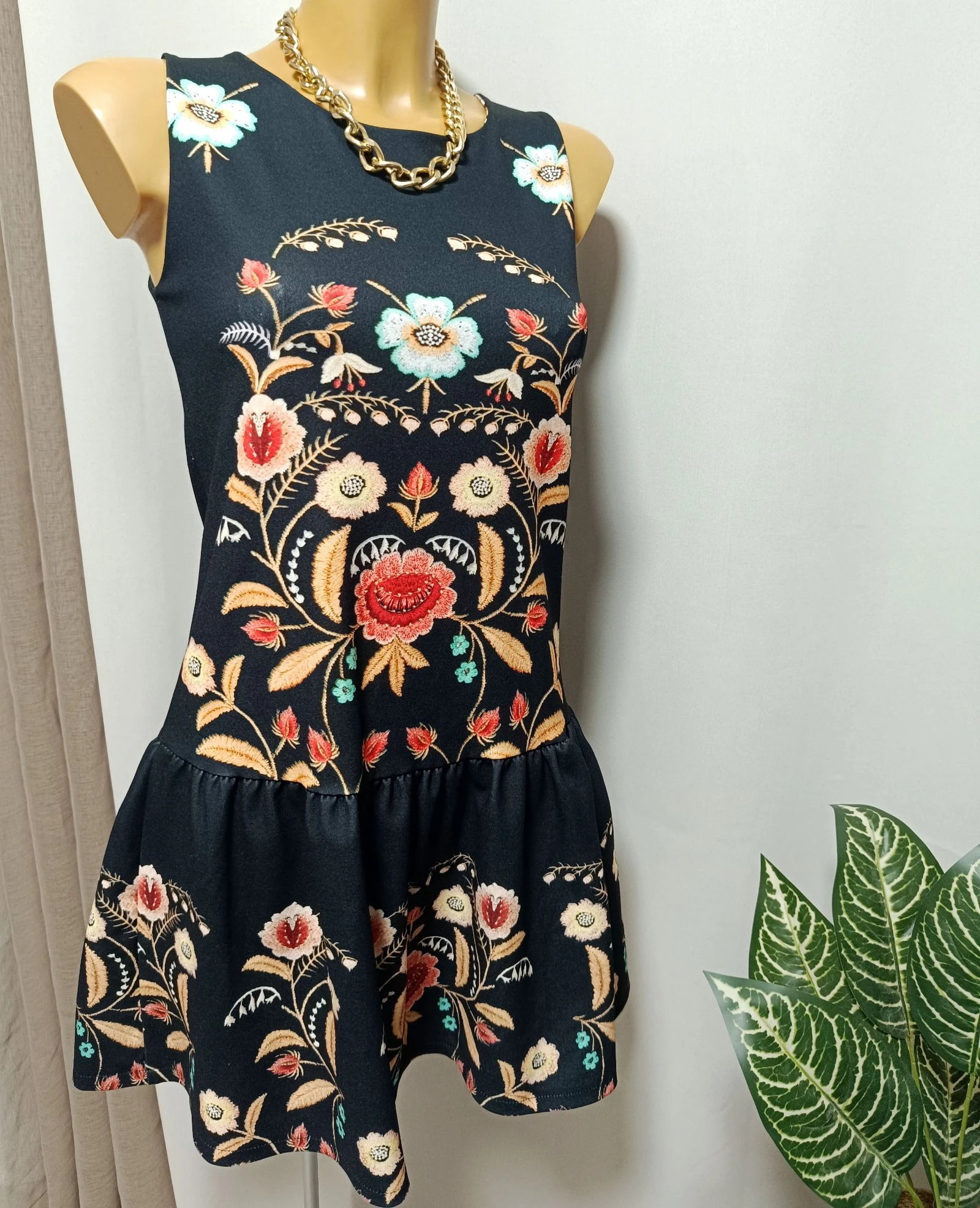 Vedtido estampado floral con volantes mujer
